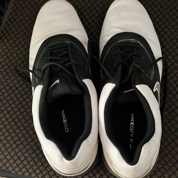 Nike Golf Shoes - Picture 2 of 7